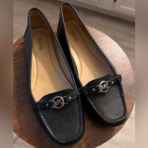 MICHAEL KORS LEATHER BLACK LOAFERS ✨